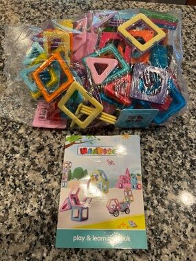 Magnetic Building Tiles - Multicolor